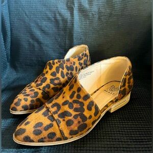 Beast Fashion Faux Suede Leopard Print Flats Size 7